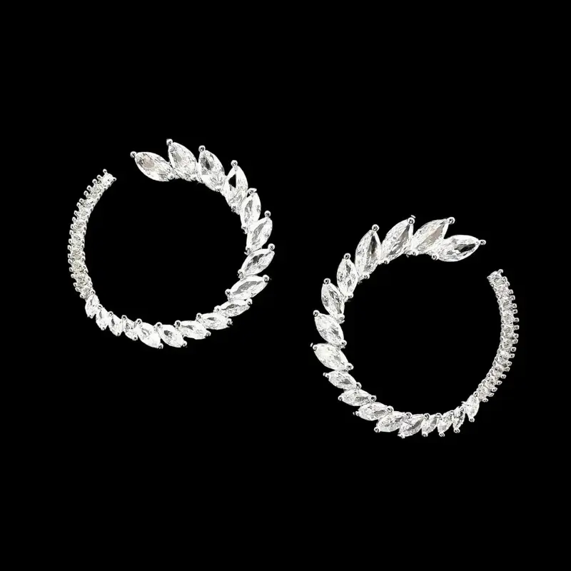 Zilverkleurige Oorbellen met Zirkonia Stenen