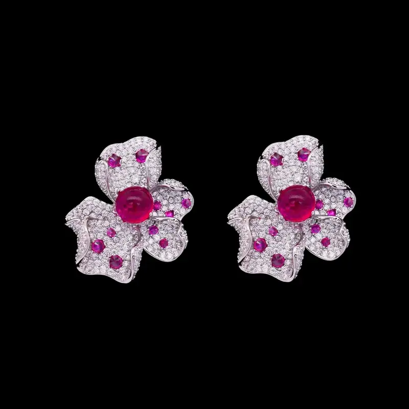 Zilverkleurige orchidee oorbellen met roze zirkonia stenen
