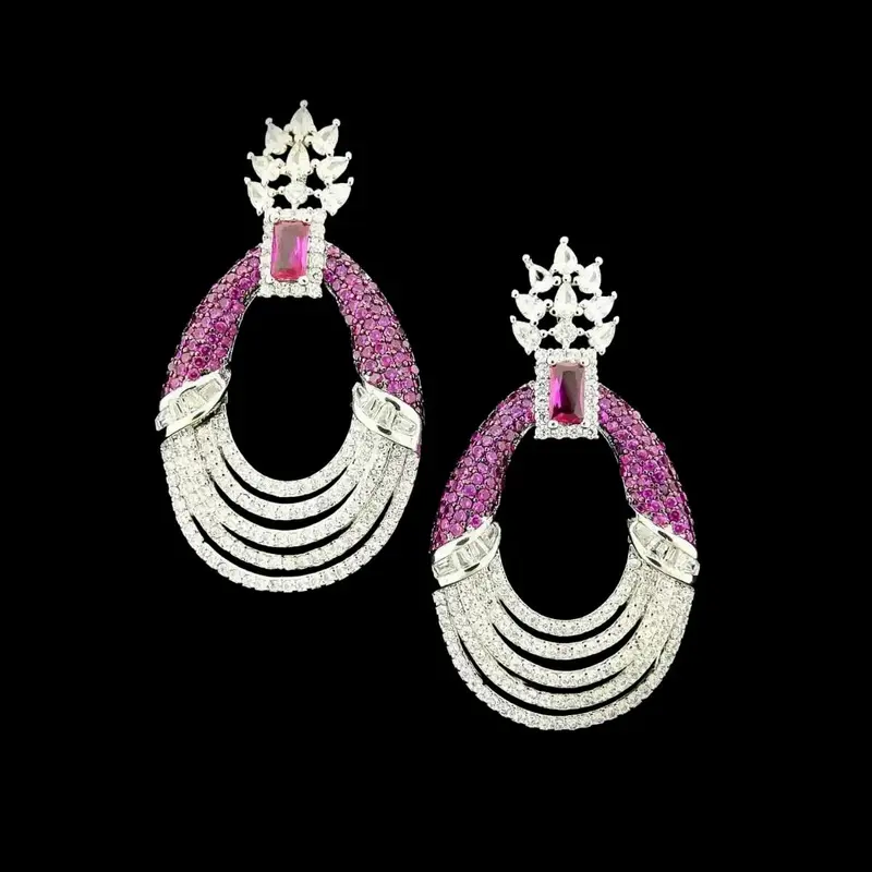 Zilverkleurige Ovale Oorbellen met Roze Zirkonia Stenen