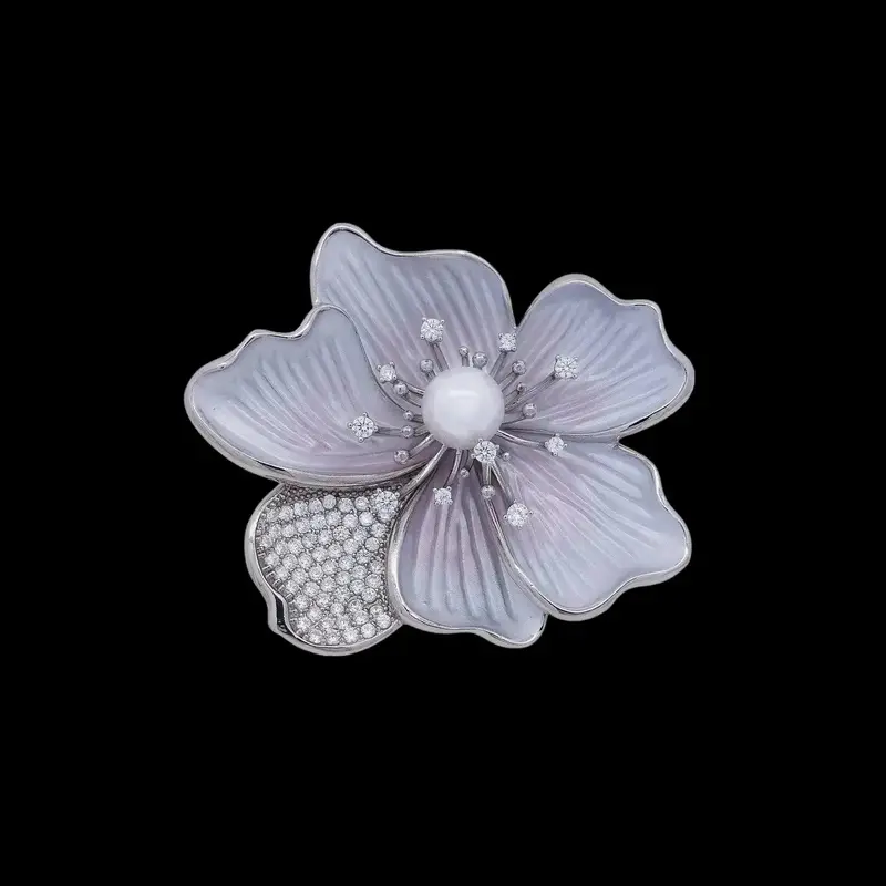 Zilverkleurige Sakura Bloem Broche met Imitatieparel, Zirkonia en Emaille