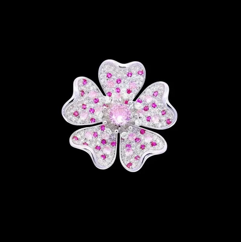 Zilverkleurige Sakura Bloem Broche met Pavé Roze en Witte Zirkonia Stenen