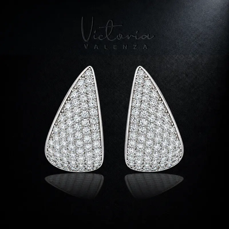 Zilverkleurige Vela Oorbellen met Zirkonia Stenen