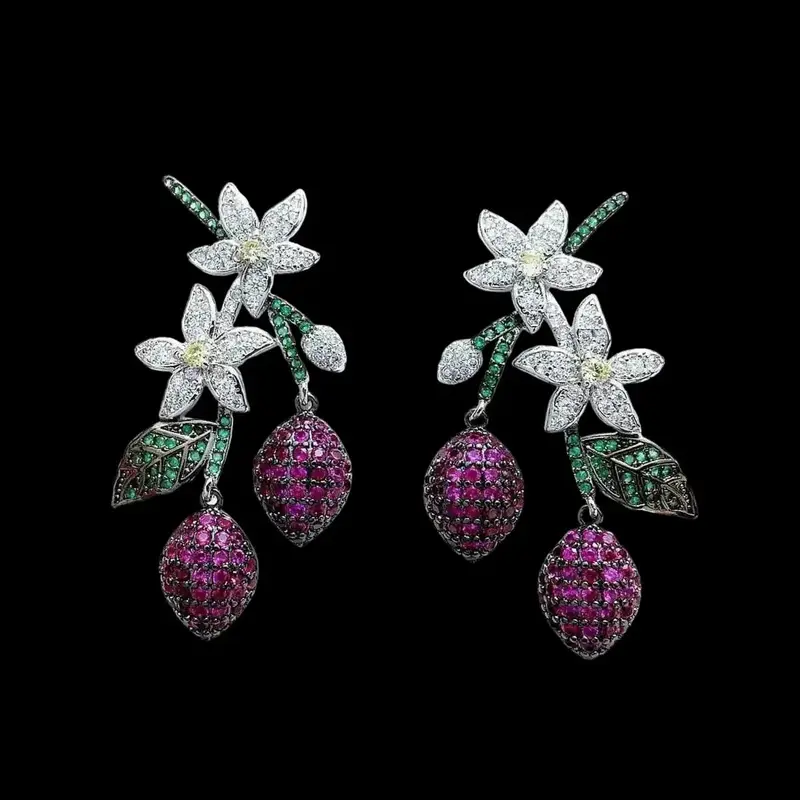 Zwarte Bloementros Oorbellen met Multicolor Zirkonia Stenen
